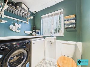 Downstairs WC - click for photo gallery